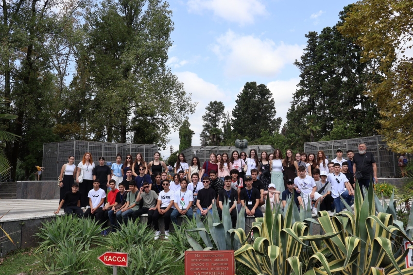 Абызшәеи арҵаратә инновациақәеи рцентр "Аӡыхь" аҧхынтәи алагер иалахәу ҳџьынџьуаа рзы имҩаҧнагеит  аҧсуа бызшәа арҵаразы  иаарту аурок ахәмарратә методика ахархәарала