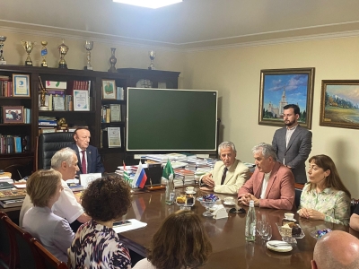 В рамках приглашения ректора Абхазского Государственного университета Алеко Гварамия и президента Академии наук Абхазии Зураба Джапуа, состоялась встреча с делегацией студентов