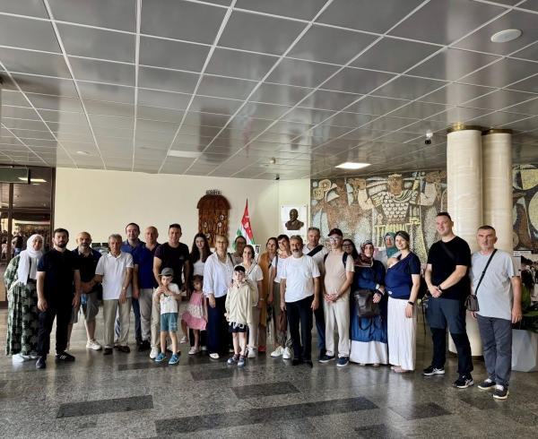 В рамках программы посещения исторической Родины студентами отделения абхазского языка и литературы факультета искусства университета г. Дюздже - Турецкой Республики делегация соотечественников посетила г. Новый Афон.