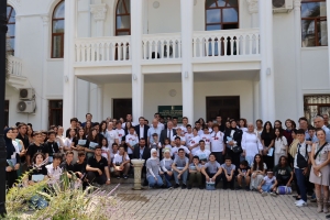 Имҩаԥысит аԥхынтәи алагерь "Ахьышьҭрахь" алахәцәеи, Аԥсны Аҳәынҭқарра актәи аԥыза -министр, афымцамчи атранспорти рминистр Џьансыхә Нанбеи, Аԥсны Аҳәынҭқарра Ахада Иусбарҭа анапхгаҩы ихаҭыԥуаҩ Зураб Қаџьаиеи реиԥылара